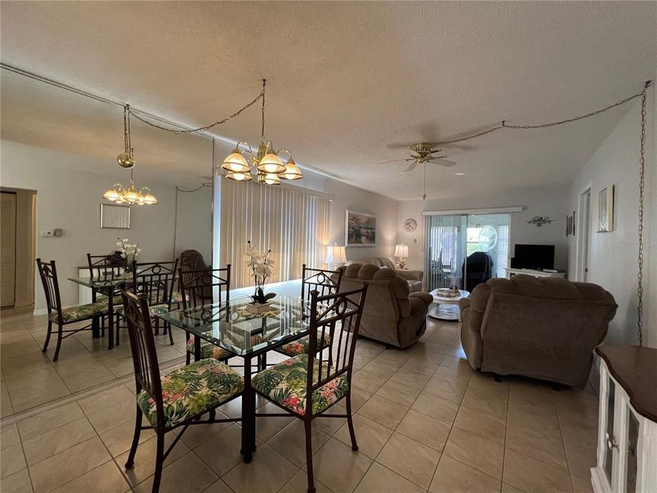 For Rent: $2,000 (2 beds, 2 baths, 923 Square Feet)