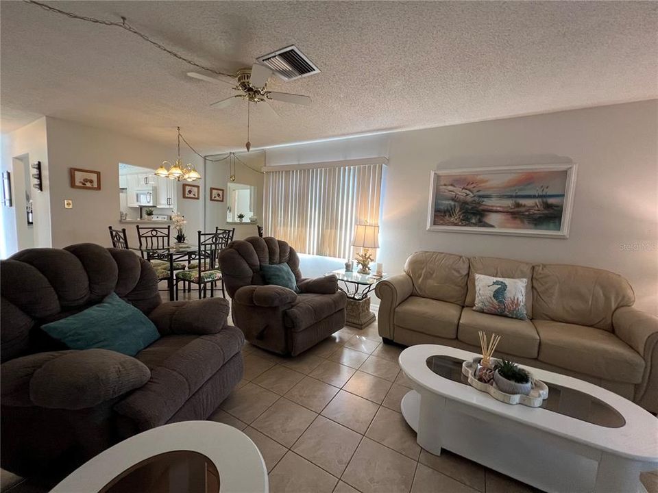 For Rent: $2,000 (2 beds, 2 baths, 923 Square Feet)