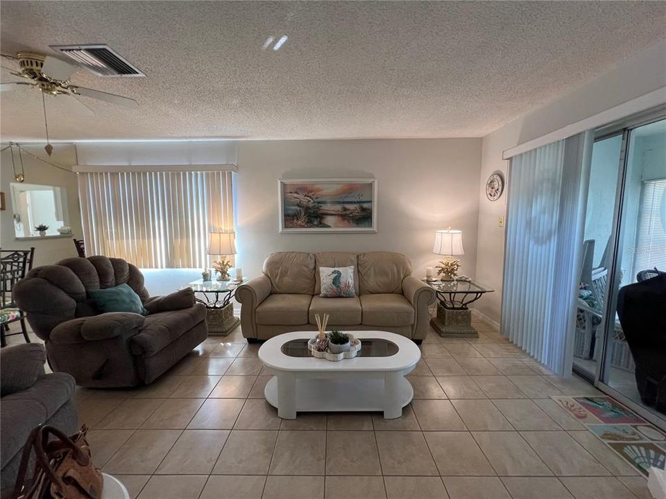 For Rent: $2,000 (2 beds, 2 baths, 923 Square Feet)