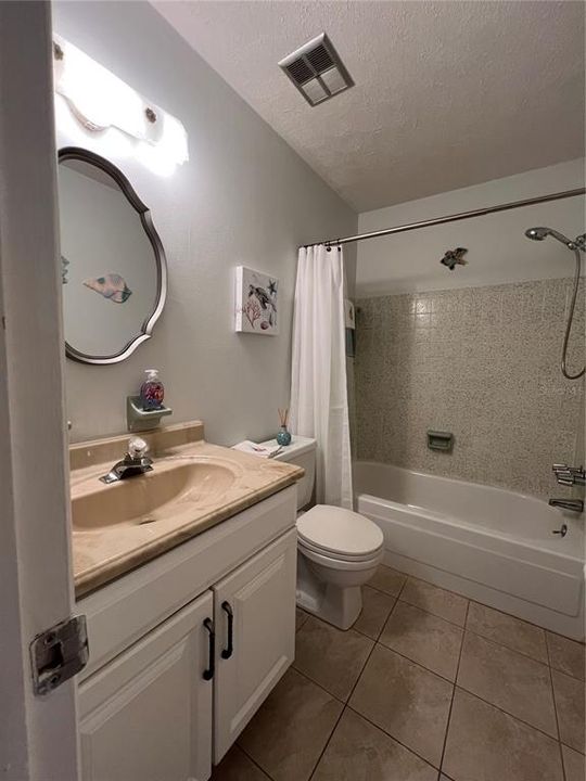 For Rent: $2,000 (2 beds, 2 baths, 923 Square Feet)