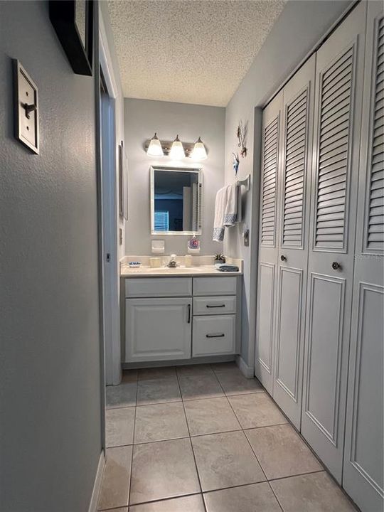For Rent: $2,000 (2 beds, 2 baths, 923 Square Feet)