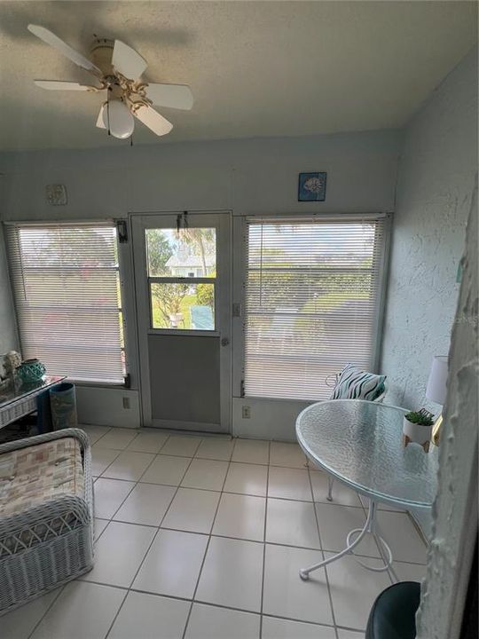 For Rent: $2,000 (2 beds, 2 baths, 923 Square Feet)