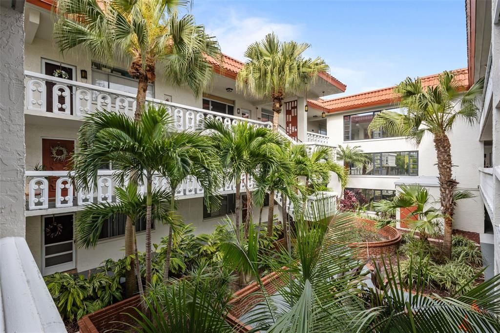 На продажу: $180,000 (2 спален, 2 ванн, 1200 Квадратных фут)