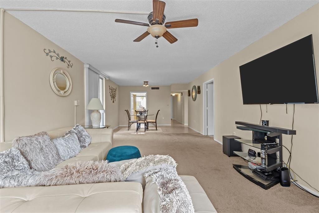 На продажу: $180,000 (2 спален, 2 ванн, 1200 Квадратных фут)