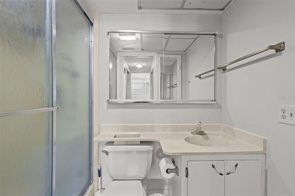 На продажу: $180,000 (2 спален, 2 ванн, 1200 Квадратных фут)