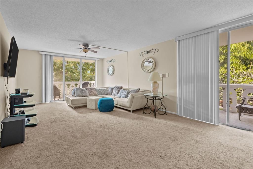 На продажу: $180,000 (2 спален, 2 ванн, 1200 Квадратных фут)