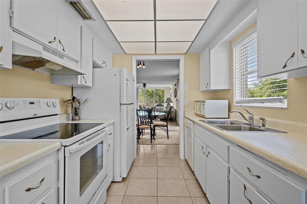 На продажу: $180,000 (2 спален, 2 ванн, 1200 Квадратных фут)