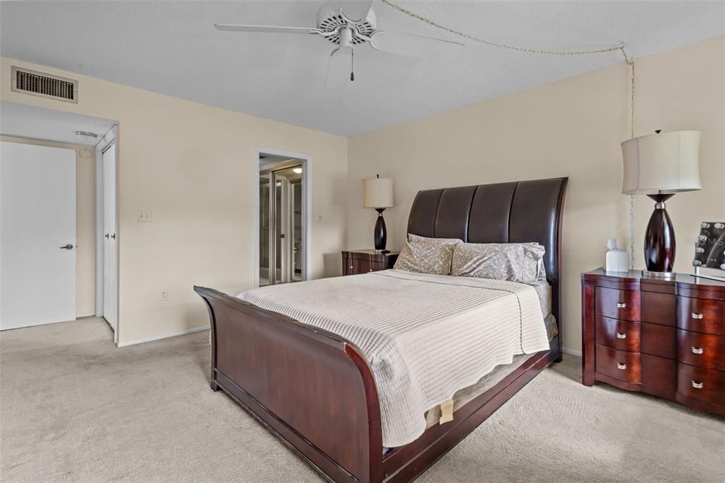 На продажу: $180,000 (2 спален, 2 ванн, 1200 Квадратных фут)