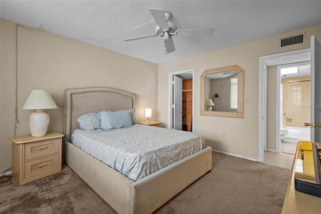 На продажу: $180,000 (2 спален, 2 ванн, 1200 Квадратных фут)