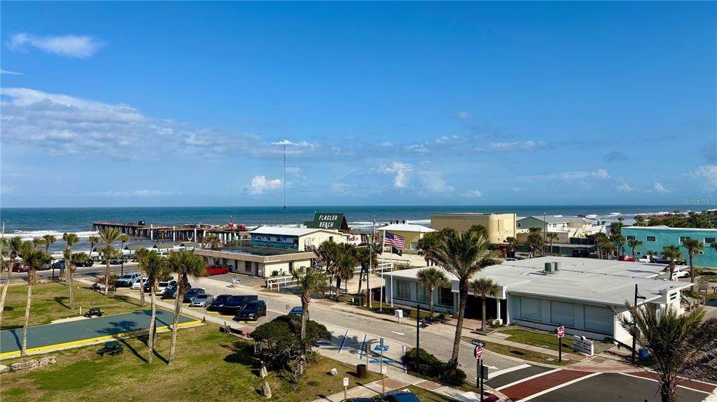 На продажу: $445,000 (0.15 acres)