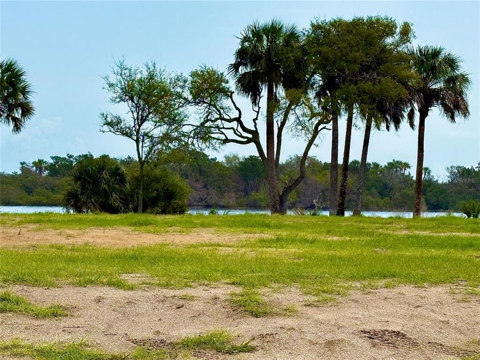 На продажу: $445,000 (0.15 acres)