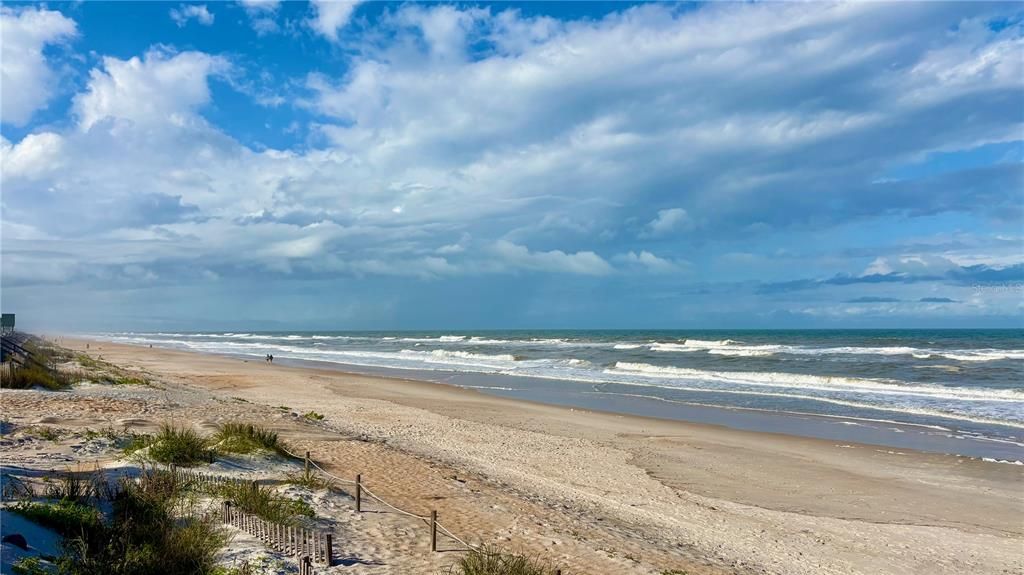 На продажу: $445,000 (0.15 acres)