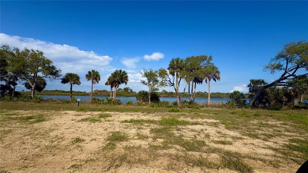 На продажу: $445,000 (0.15 acres)