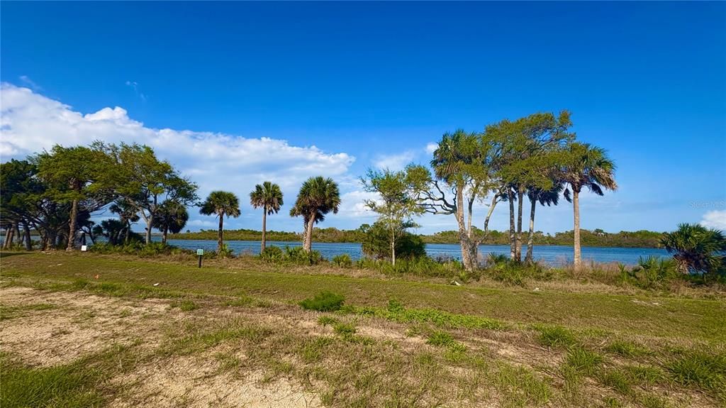 На продажу: $445,000 (0.15 acres)