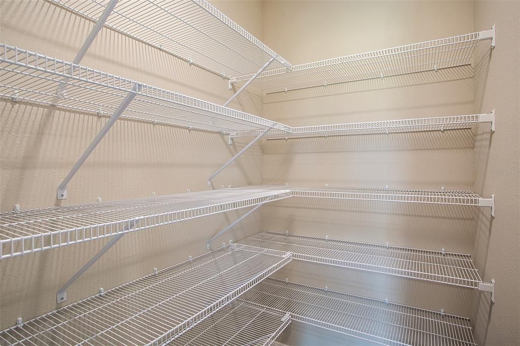 Activo con contrato: $349,999 (4 camas, 2 baños, 2039 Pies cuadrados)