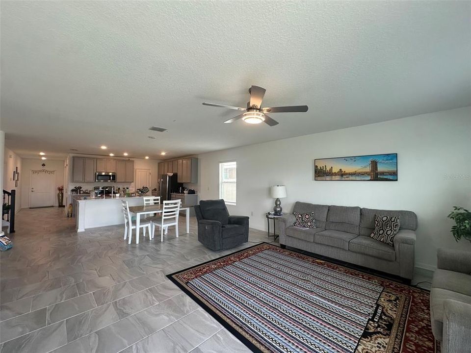 Active With Contract: $2,899 (5 beds, 2 baths, 2879 Square Feet)