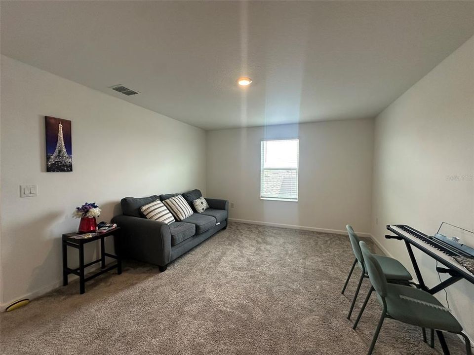 Active With Contract: $2,899 (5 beds, 2 baths, 2879 Square Feet)