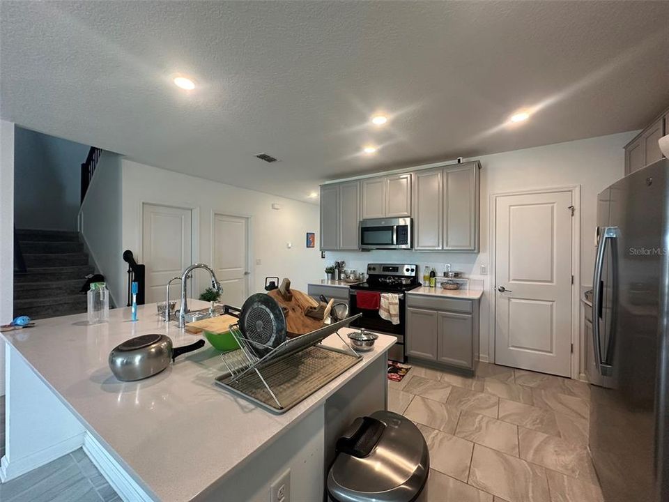Active With Contract: $2,899 (5 beds, 2 baths, 2879 Square Feet)