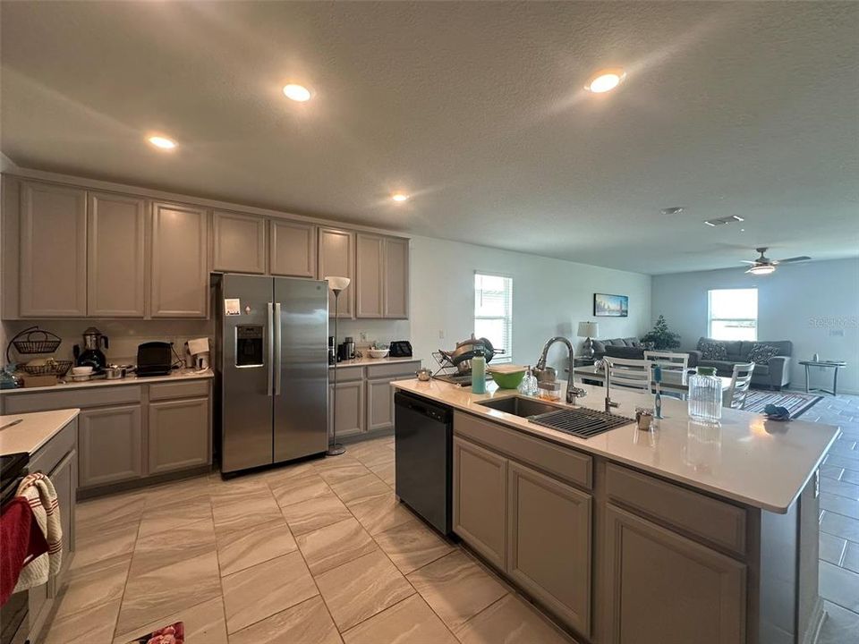 Active With Contract: $2,899 (5 beds, 2 baths, 2879 Square Feet)
