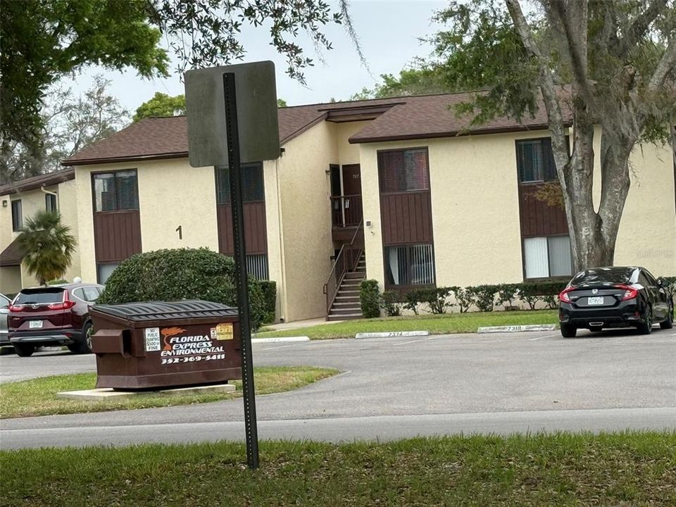 待售: $139,000 (2 贝兹, 1 浴室, 1027 平方英尺)