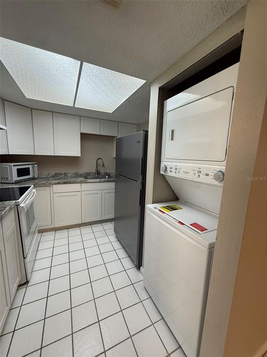 待售: $139,000 (2 贝兹, 1 浴室, 1027 平方英尺)