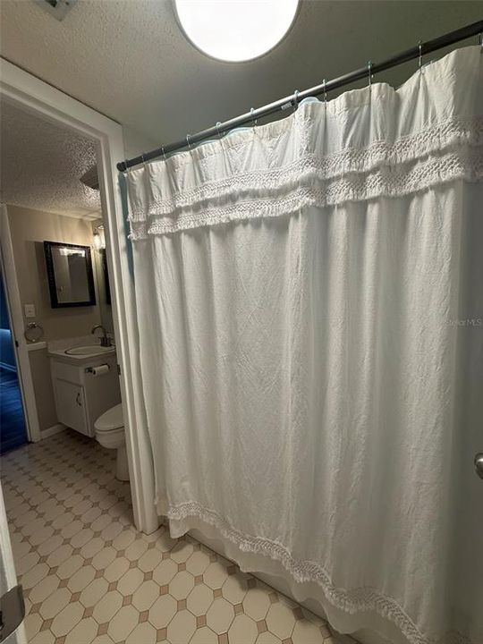 待售: $139,000 (2 贝兹, 1 浴室, 1027 平方英尺)