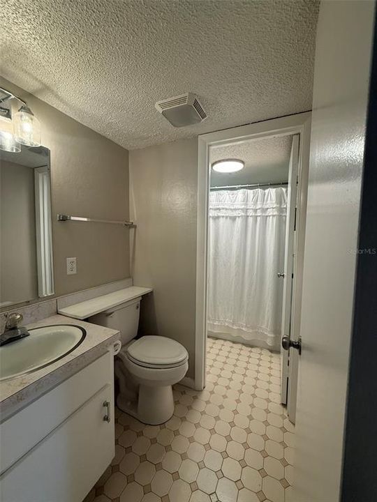 待售: $139,000 (2 贝兹, 1 浴室, 1027 平方英尺)