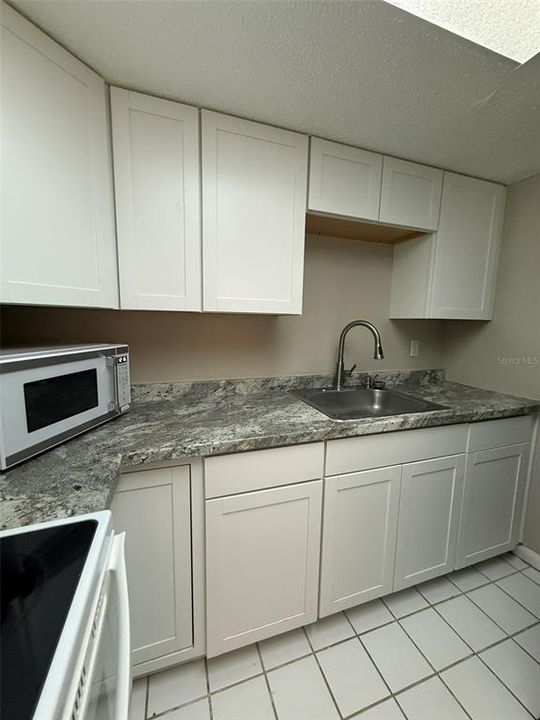 待售: $139,000 (2 贝兹, 1 浴室, 1027 平方英尺)