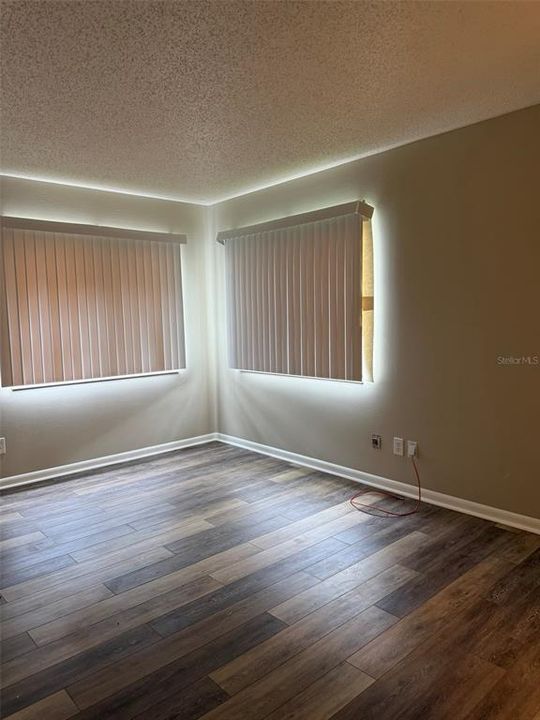 待售: $139,000 (2 贝兹, 1 浴室, 1027 平方英尺)