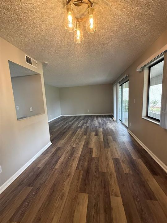 待售: $139,000 (2 贝兹, 1 浴室, 1027 平方英尺)