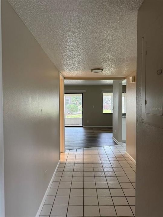 待售: $139,000 (2 贝兹, 1 浴室, 1027 平方英尺)