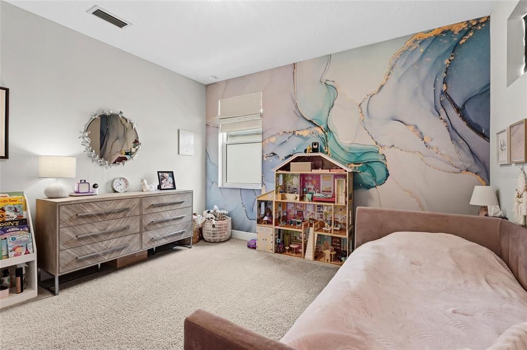 Activo con contrato: $749,000 (4 camas, 2 baños, 3077 Pies cuadrados)