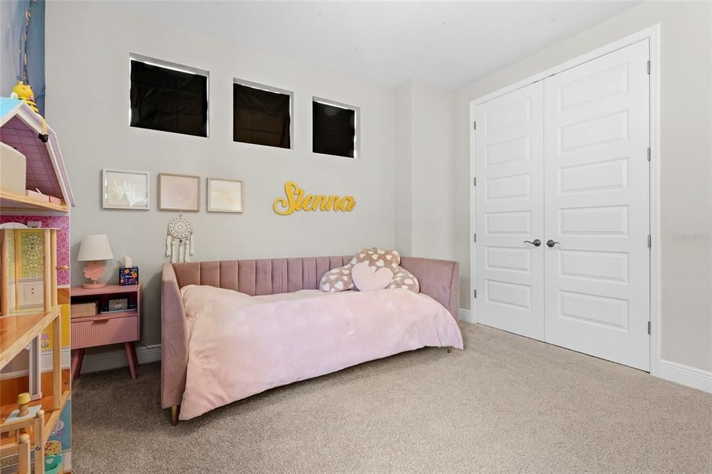 Activo con contrato: $749,000 (4 camas, 2 baños, 3077 Pies cuadrados)