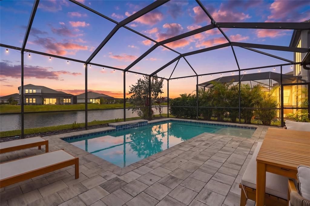 Activo con contrato: $749,000 (4 camas, 2 baños, 3077 Pies cuadrados)