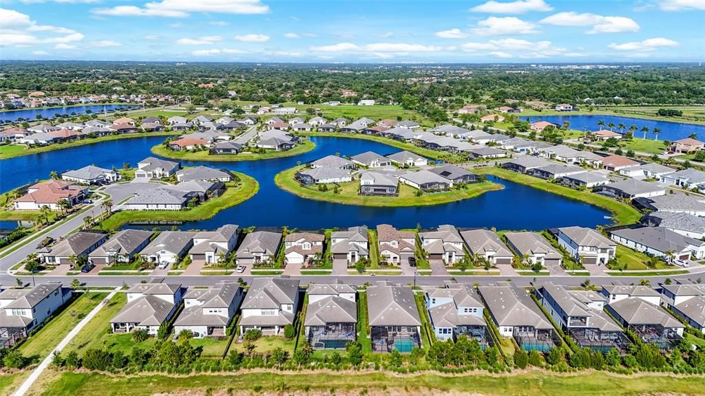 Activo con contrato: $749,000 (4 camas, 2 baños, 3077 Pies cuadrados)