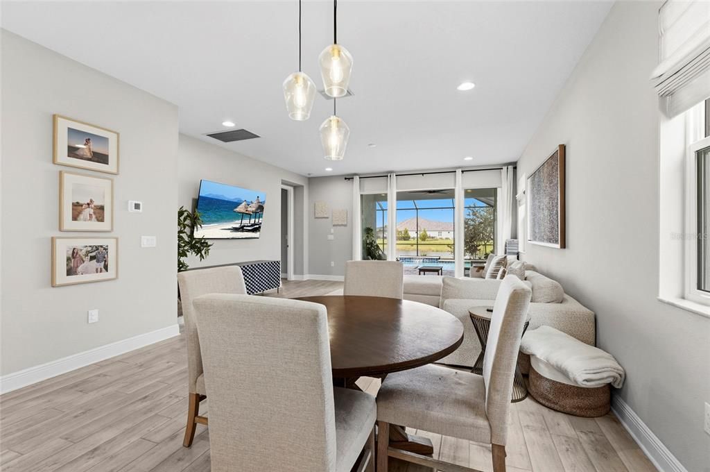 Activo con contrato: $749,000 (4 camas, 2 baños, 3077 Pies cuadrados)