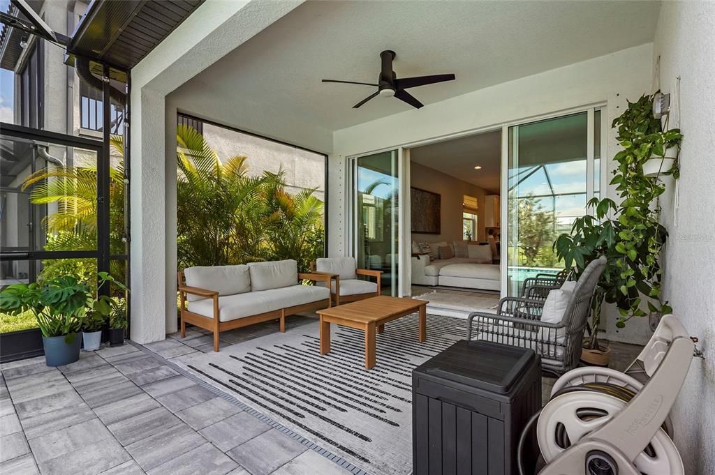 Activo con contrato: $749,000 (4 camas, 2 baños, 3077 Pies cuadrados)