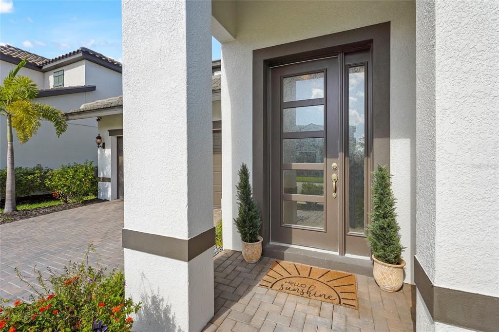 Activo con contrato: $749,000 (4 camas, 2 baños, 3077 Pies cuadrados)