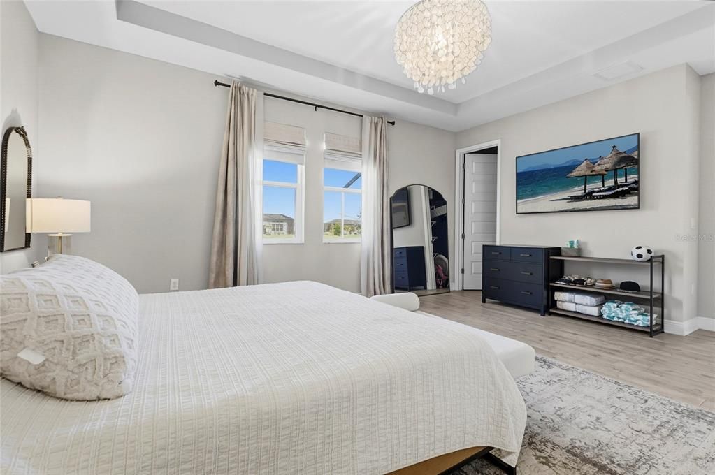 Activo con contrato: $749,000 (4 camas, 2 baños, 3077 Pies cuadrados)