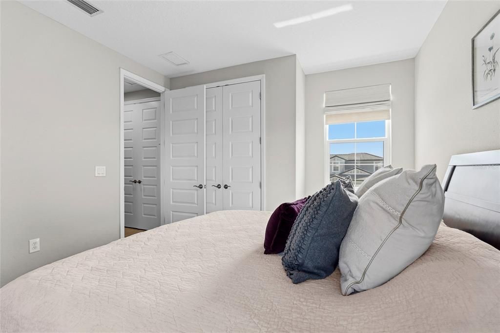 Activo con contrato: $749,000 (4 camas, 2 baños, 3077 Pies cuadrados)