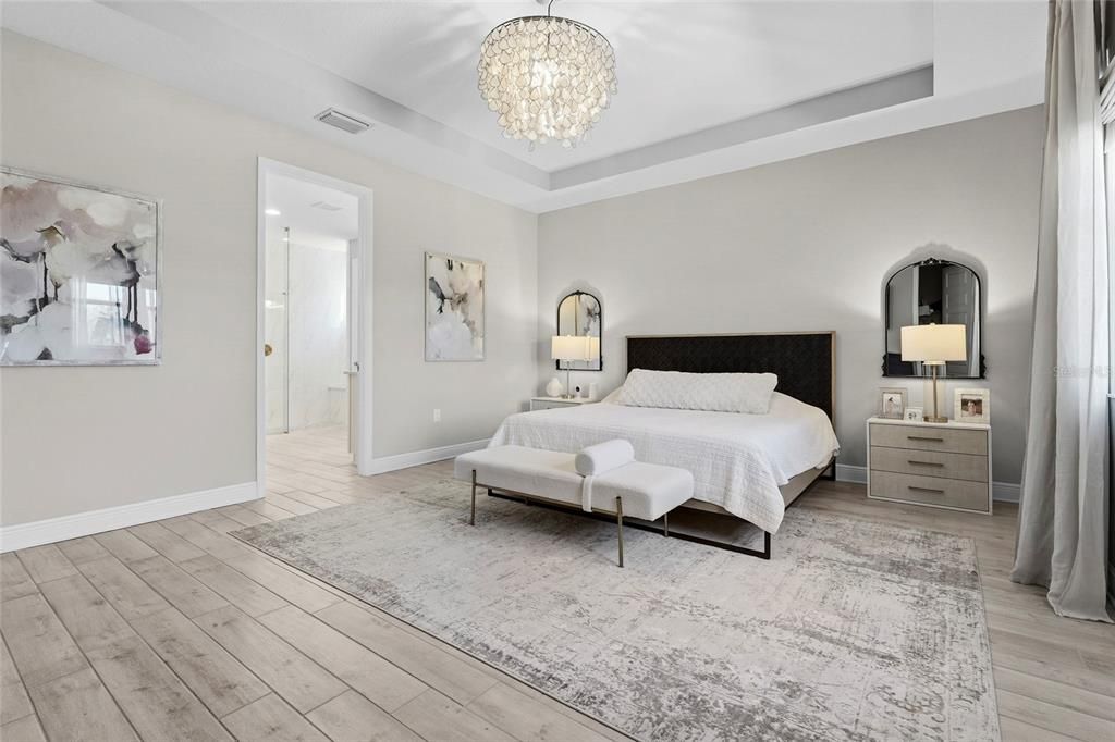 Activo con contrato: $749,000 (4 camas, 2 baños, 3077 Pies cuadrados)