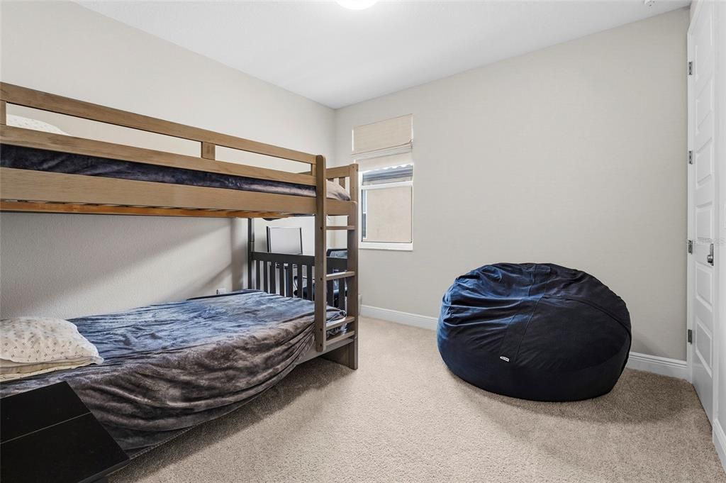 Activo con contrato: $749,000 (4 camas, 2 baños, 3077 Pies cuadrados)
