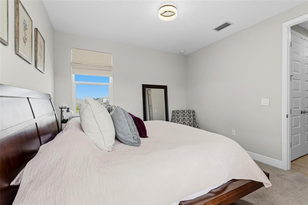 Activo con contrato: $749,000 (4 camas, 2 baños, 3077 Pies cuadrados)