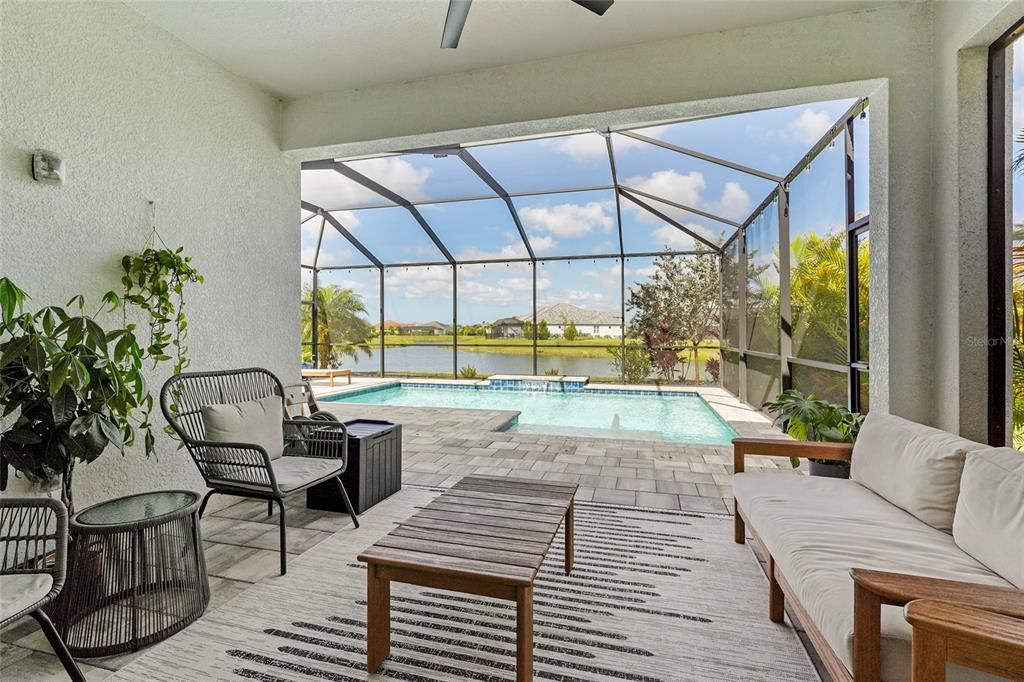 Activo con contrato: $749,000 (4 camas, 2 baños, 3077 Pies cuadrados)