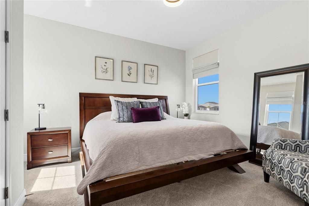 Activo con contrato: $749,000 (4 camas, 2 baños, 3077 Pies cuadrados)