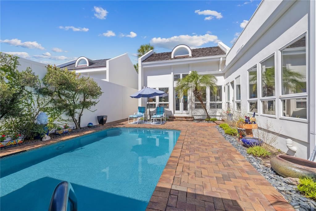 Activo con contrato: $615,000 (2 camas, 2 baños, 1707 Pies cuadrados)