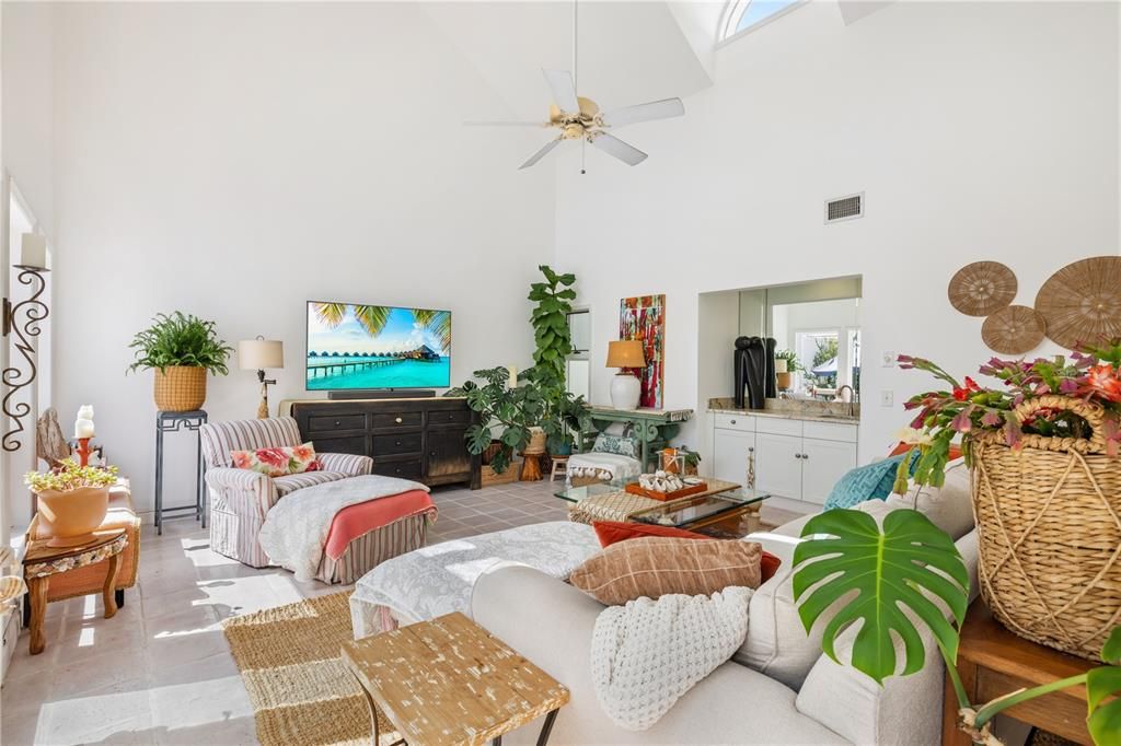 Activo con contrato: $615,000 (2 camas, 2 baños, 1707 Pies cuadrados)