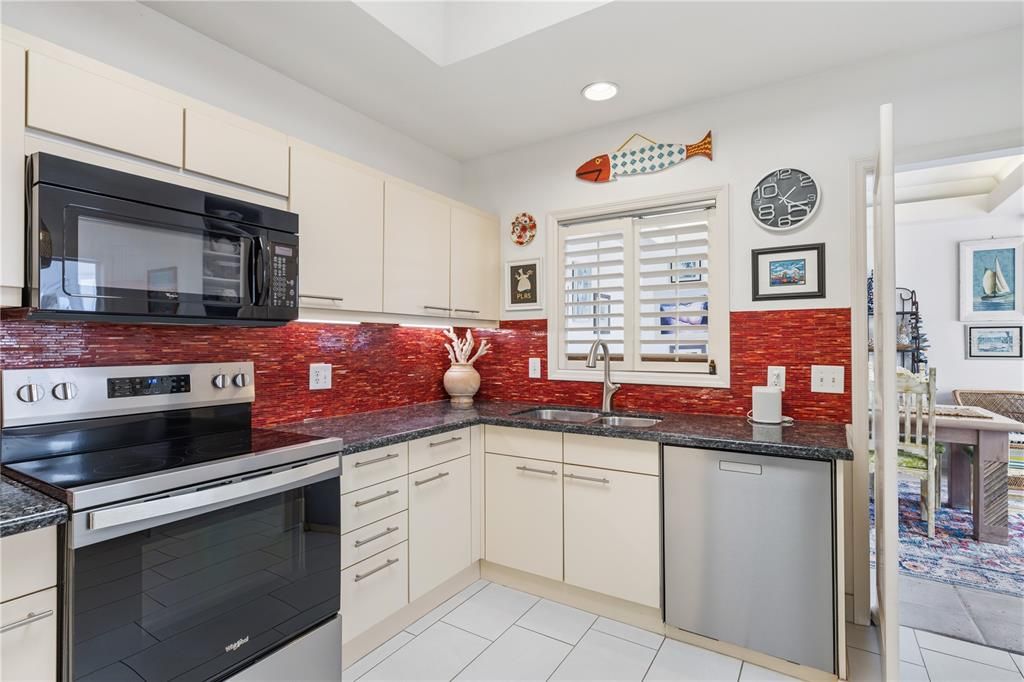 Activo con contrato: $615,000 (2 camas, 2 baños, 1707 Pies cuadrados)