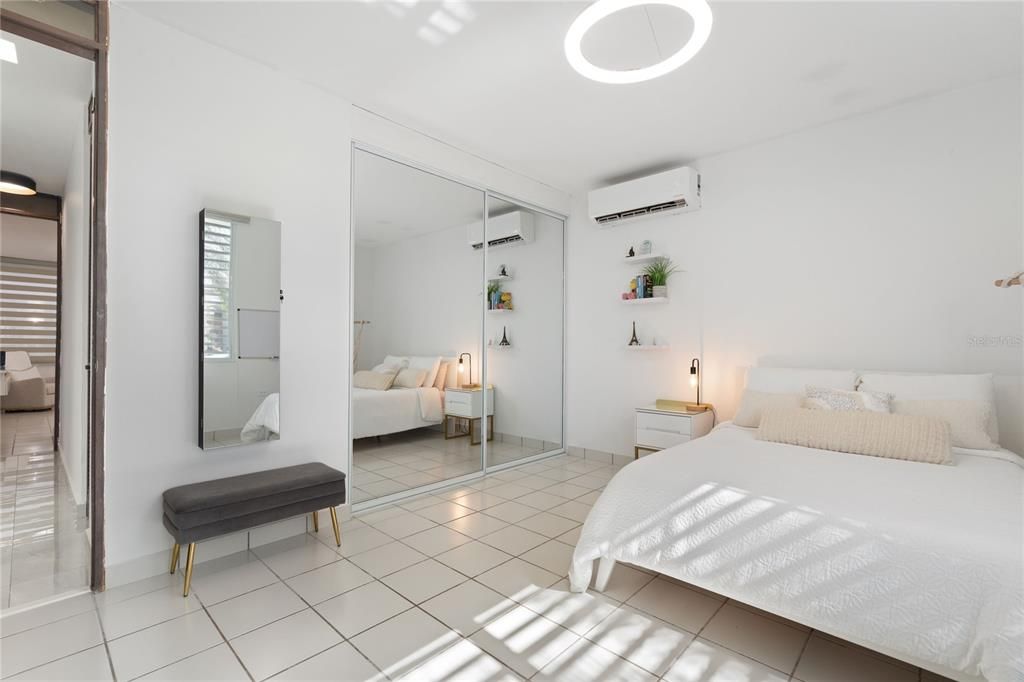 Activo con contrato: $1,195,000 (4 camas, 2 baños, 3132 Pies cuadrados)