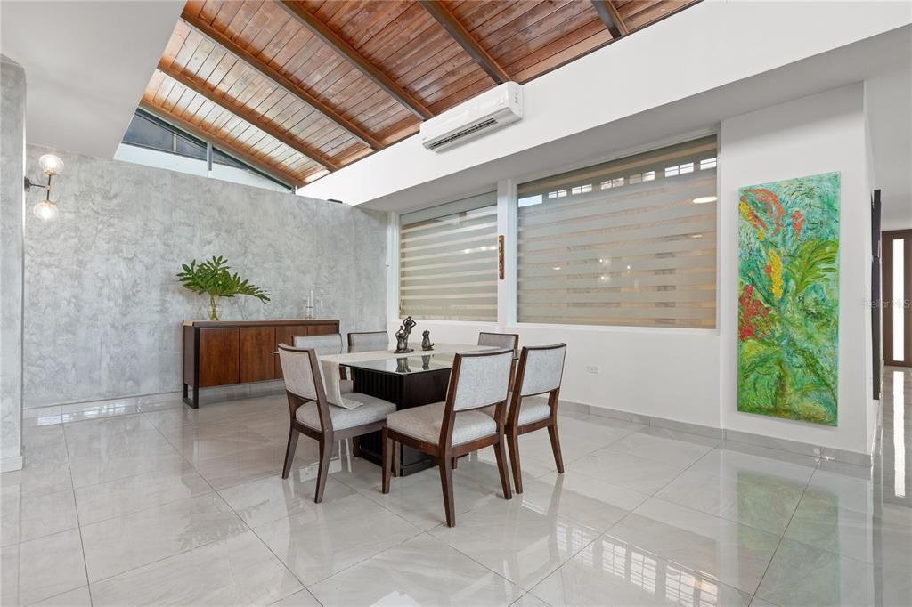 Activo con contrato: $1,195,000 (4 camas, 2 baños, 3132 Pies cuadrados)